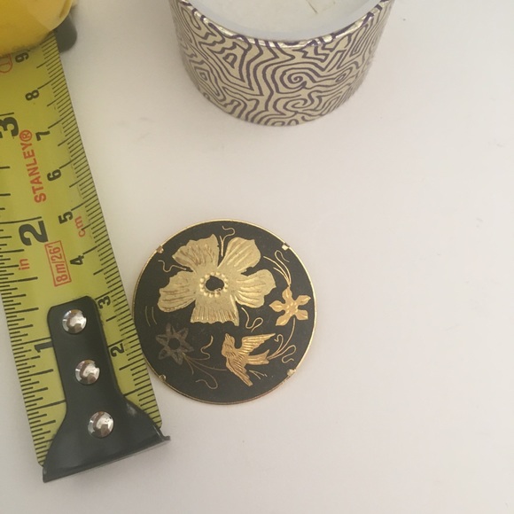 Vintage Floral Enamel Pin .Black/Gold. - Picture 5 of 5